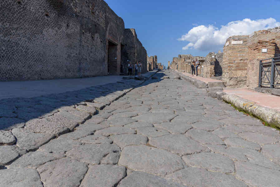 006 - Italia - Pompeya - parque arqueológico de Pompeya - calle.jpg